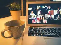Tampilan rapat online di aplikasi Zoom